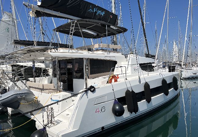 船 在 Placencia Village - Catamarán | año 2022 | 13.72 M
